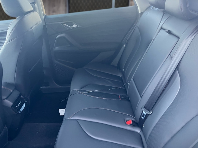 Bild 8: MG HS HEV Luxury Lenkradhzg. 25.5