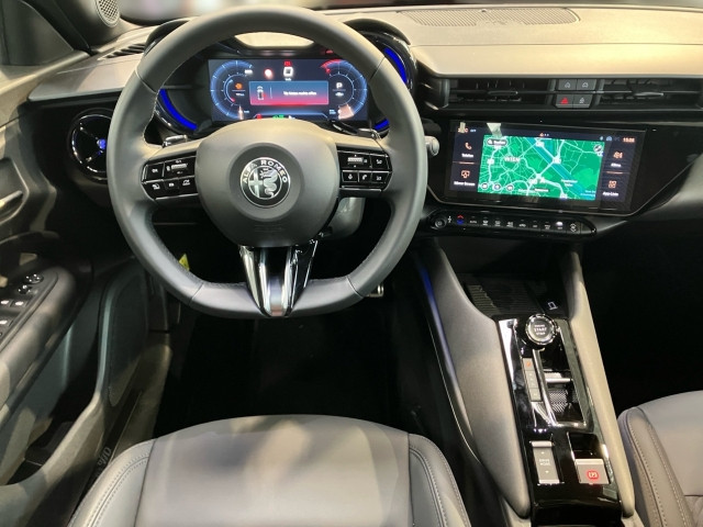 Bild 6: Alfa Junior Ibrida Speciale 1.2 136PS MHEV FWD