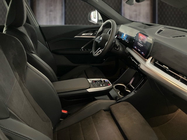 Bild 12: BMW iX2 eDrive20 U10 HB0