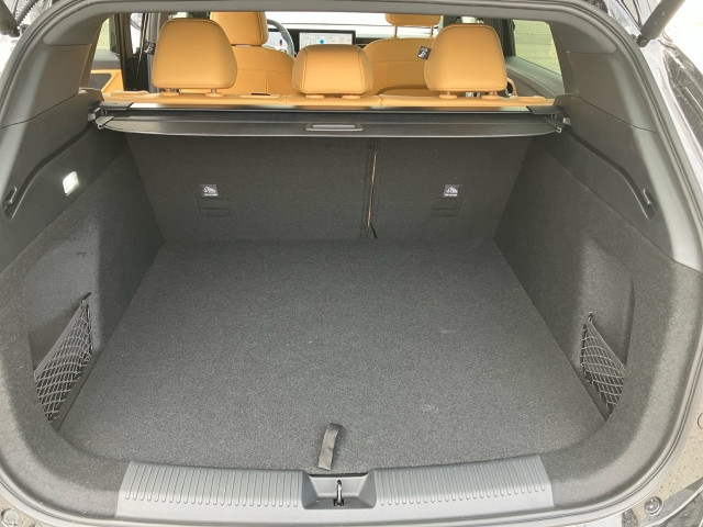 Bild 12: MG HS HEV Luxury Lenkradhzg. 25.5