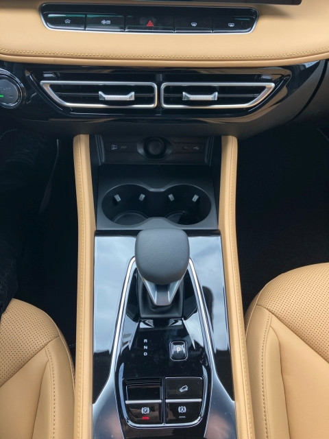 Bild 14: MG HS HEV Luxury Lenkradhzg. 25.5