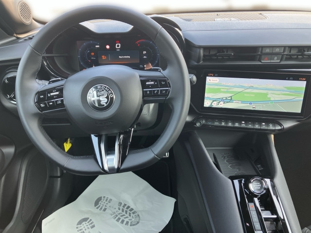 Bild 6: Alfa Junior Ibrida Speciale 1.2 136PS MHEV FWD