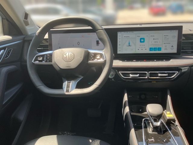 Bild 6: MG HS PHEV+ Luxury Lenkradhzg. 25.5