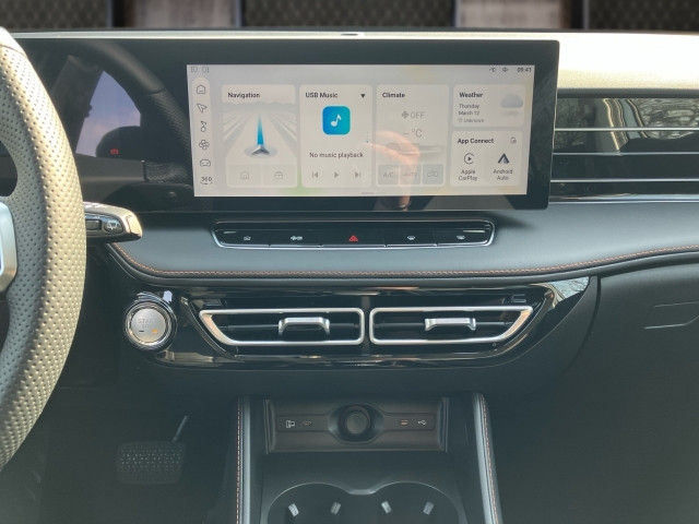 Bild 7: MG HS PHEV+ Luxury Lenkradhzg. 25.5