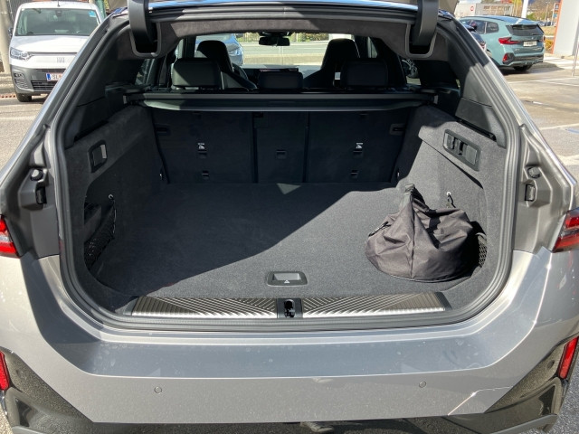 Bild 9: BMW 550e xDrive Touring