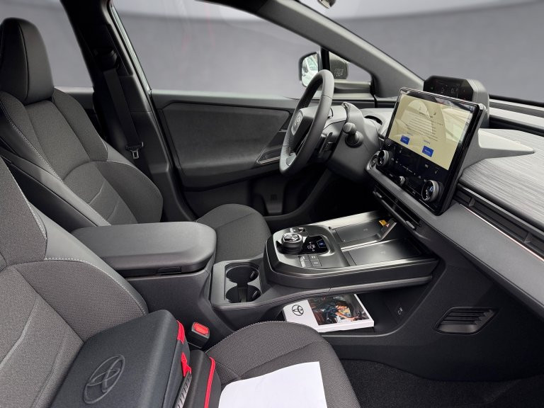 Bild 10: Toyota C-HR+  BEV 1  4x2 Teamplayer ECV