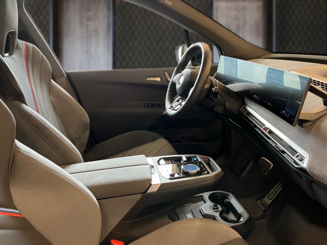 Bild 5: BMW PKW i-Serie iX xDrive45