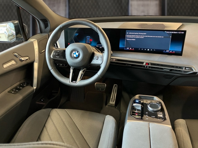 Bild 6: BMW PKW i-Serie iX xDrive45