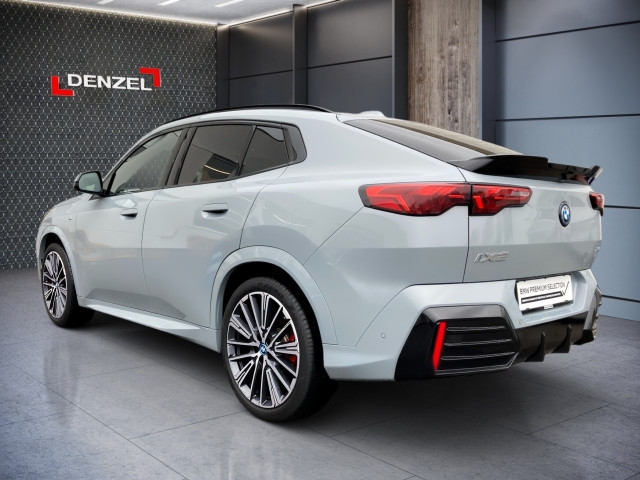 Bild 2: BMW iX2 xDrive30 U10