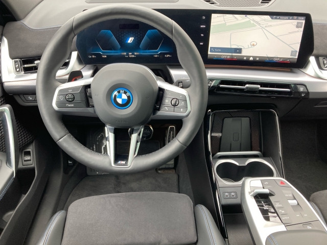 Bild 6: BMW iX2 xDrive30 U10