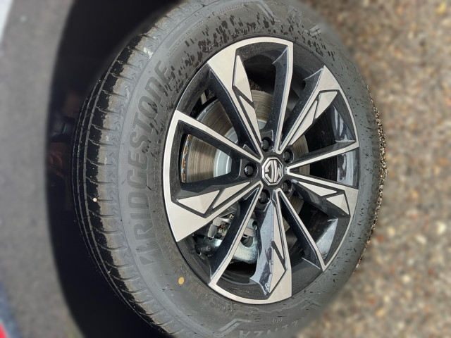 Bild 4: MG HS HEV Luxury Lenkradhzg. 25.5