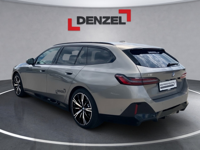 Bild 2: BMW i5 xDrive40 Touring