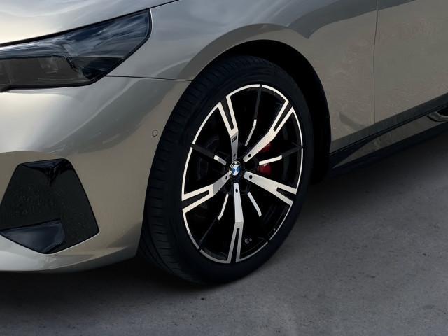 Bild 7: BMW i5 xDrive40 Touring