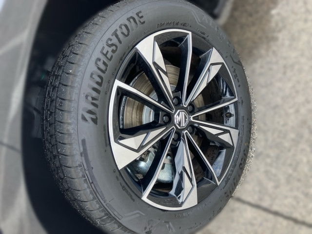Bild 4: MG HS PHEV+ Luxury Lenkradhzg. 25.5