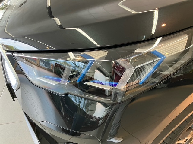 Bild 11: BMW iX2 eDrive 20 U10