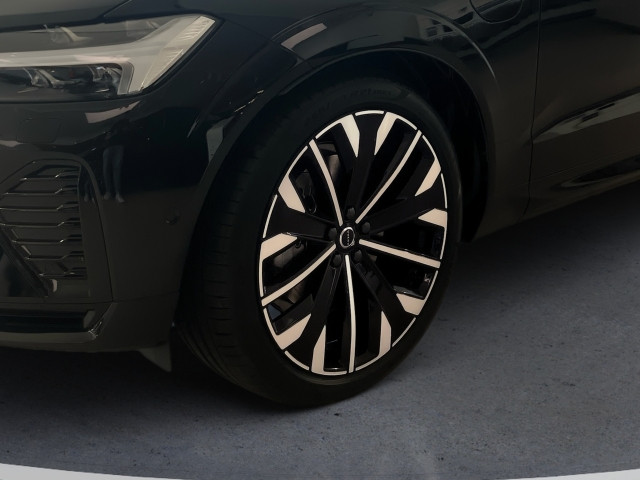 Bild 5: VOLVO PKW XC60 Plus, T6 eAWD Plug-in Hybrid, Elektrisch/Benzin, Dark