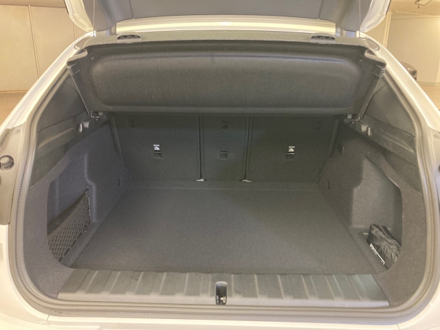 Bild 12: BMW iX2 eDrive 20 U10