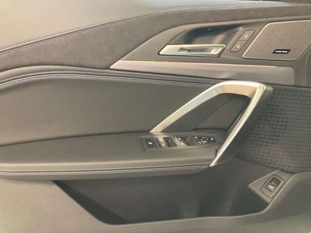 Bild 13: BMW iX2 eDrive 20 U10