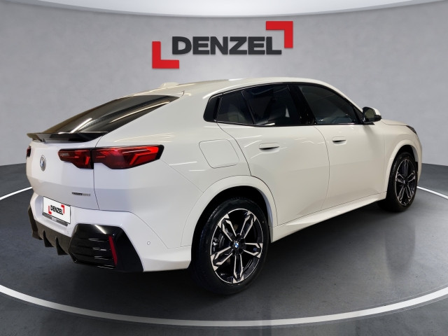 Bild 3: BMW iX2 eDrive 20 U10