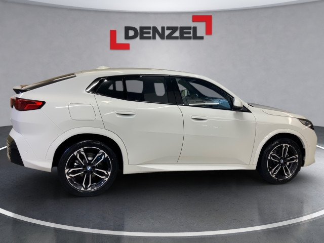 Bild 4: BMW iX2 eDrive 20 U10