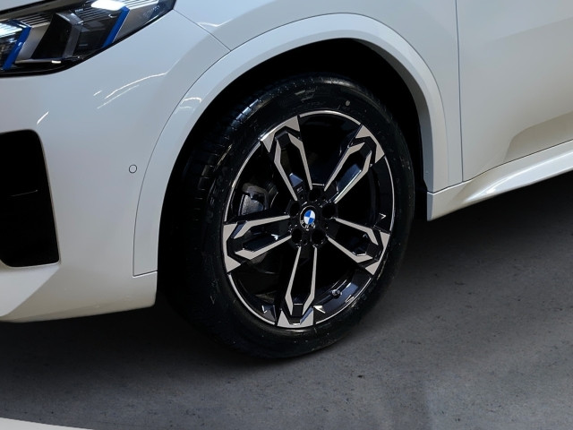 Bild 7: BMW iX2 eDrive 20 U10