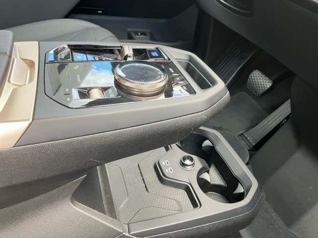 Bild 7: BMW PKW i-Serie iX xDrive40 I20 XE2