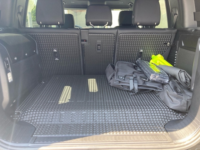 Bild 12: Land Rover Defender 110 X-Dyn. SE 300PS