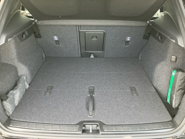 Bild 12: VOLVO PKW XC40 Plus, B3 Mild Hybrid, Benzin, Dark