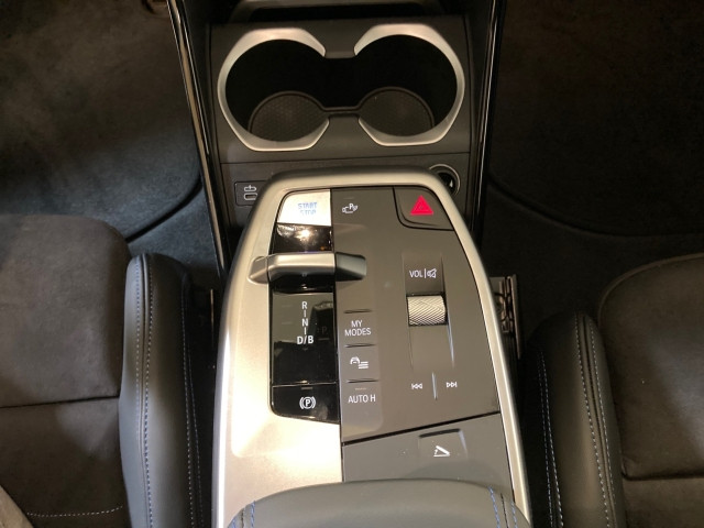 Bild 13: BMW iX2 eDrive 20 U10