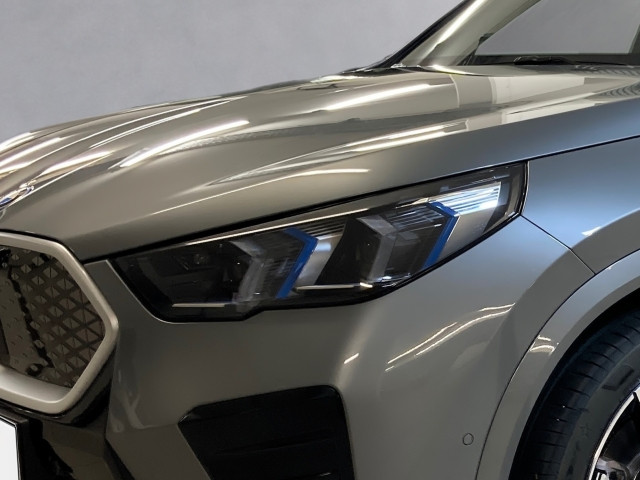 Bild 6: BMW iX2 eDrive 20 U10