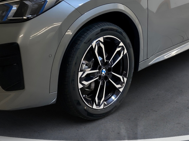 Bild 7: BMW iX2 eDrive 20 U10
