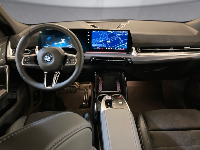 Bild 8: BMW iX2 eDrive 20 U10