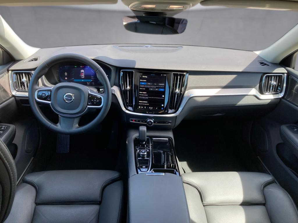 Bild 8: VOLVO PKW V60 Plus, T6 eAWD Plug-in Hybrid, Elektrisch/Benzin, Dark