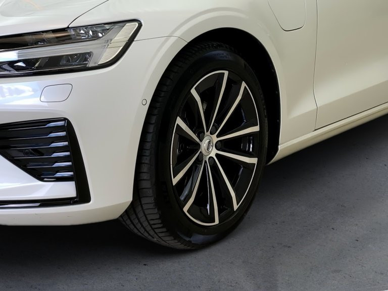 Bild 7: VOLVO PKW V60 Plus, T6 eAWD Plug-in Hybrid, Elektrisch/Benzin, Dark
