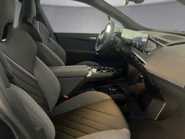 Bild 8: BMW PKW i-Serie iX xDrive45