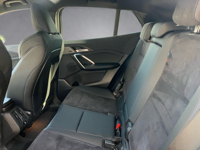 Bild 9: BMW iX2 eDrive 20 U10