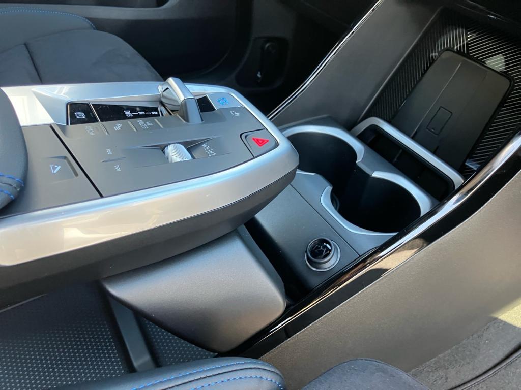 Bild 12: BMW iX2 eDrive 20 U10