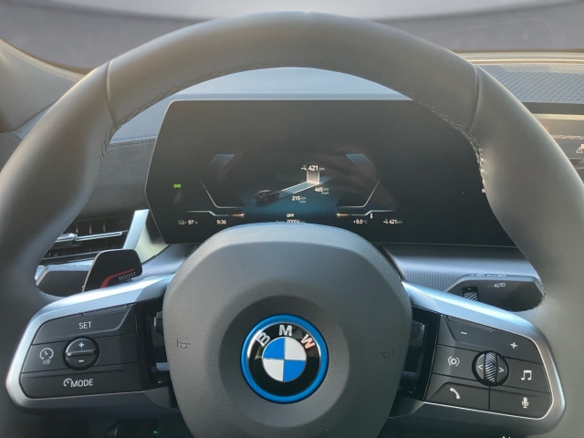 Bild 6: BMW iX2 eDrive 20 U10