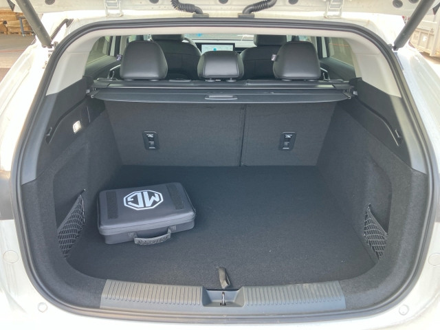 Bild 9: MG HS HEV Luxury Lenkradhzg. 25.5