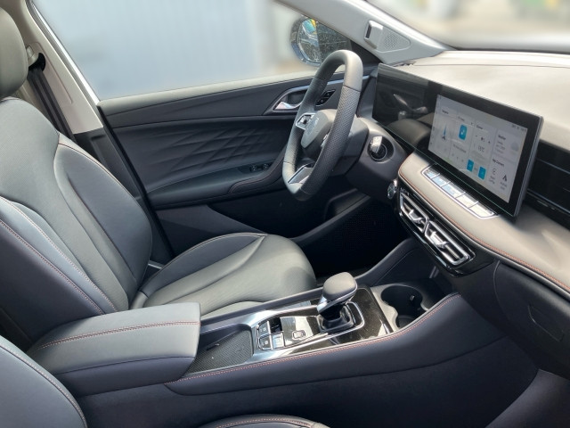 Bild 10: MG HS HEV Luxury Lenkradhzg. 25.5