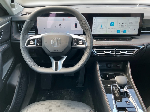 Bild 11: MG HS HEV Luxury Lenkradhzg. 25.5