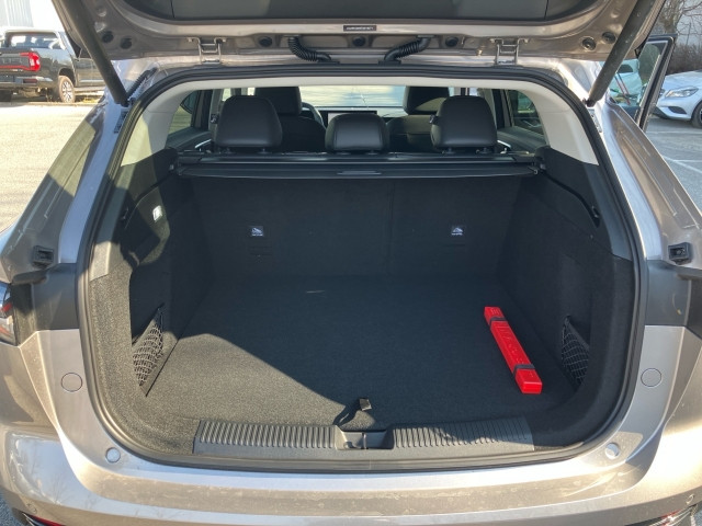 Bild 9: MG HS HEV Luxury Lenkradhzg. 25.5