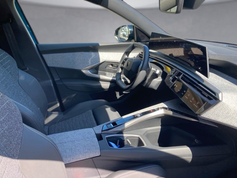 Bild 11: Peugeot 5008 Allure Hybrid 145 e-DCS6
