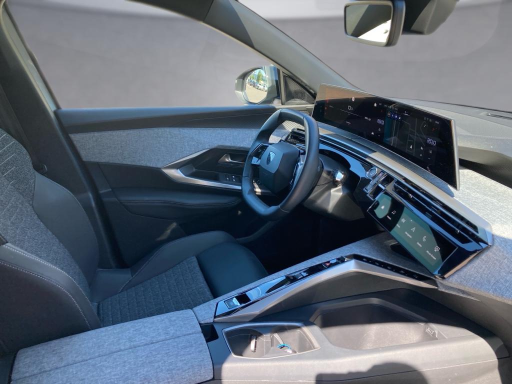 Bild 10: Peugeot 5008 Allure Hybrid 1