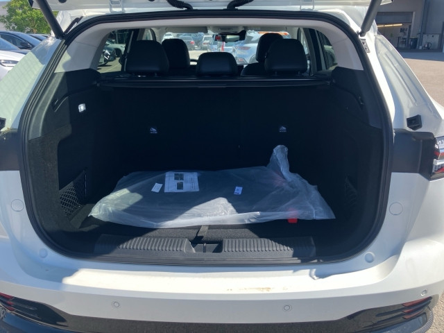 Bild 10: MG HS HEV Luxury Lenkradhzg. 25.5
