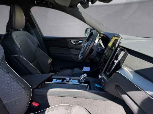 Bild 10: VOLVO PKW XC60 Black Edition Plus, T6 eAWD Plug-in Hybrid, Elektrisch/