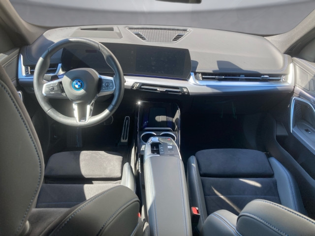Bild 8: BMW iX1 xDrive30 U11