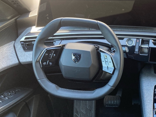Bild 9: Peugeot 5008 Allure H<brid 145 e-DCS6