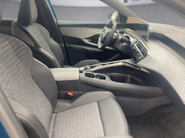 Bild 10: Peugeot 5008 Allure H<brid 145 e-DCS6