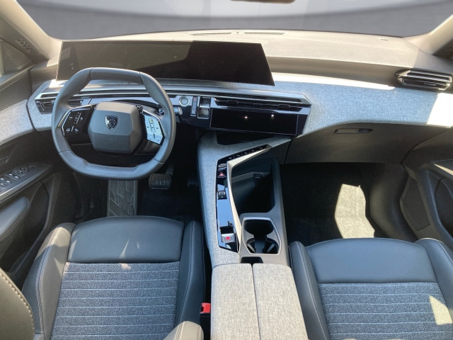 Bild 8: Peugeot 5008 Allure H<brid 145 e-DCS6